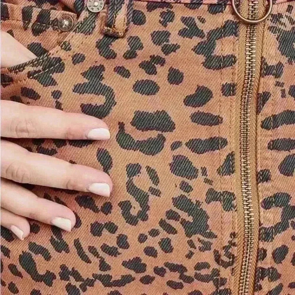 Free People Women's Zip It Up leopard Printed Mini Skirt size 29 waist - Picture 3 of 8